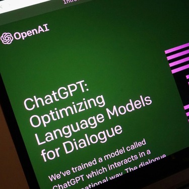 De digitale dialoog: Menselijke identiteit in het tijdperk van kunstmatige intelligentie