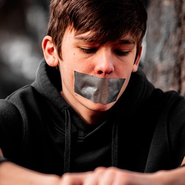 Verwoorden wat nog niet gevoeld kan worden. Marcus Mumford over vergeving bij vroegkinderlijk trauma